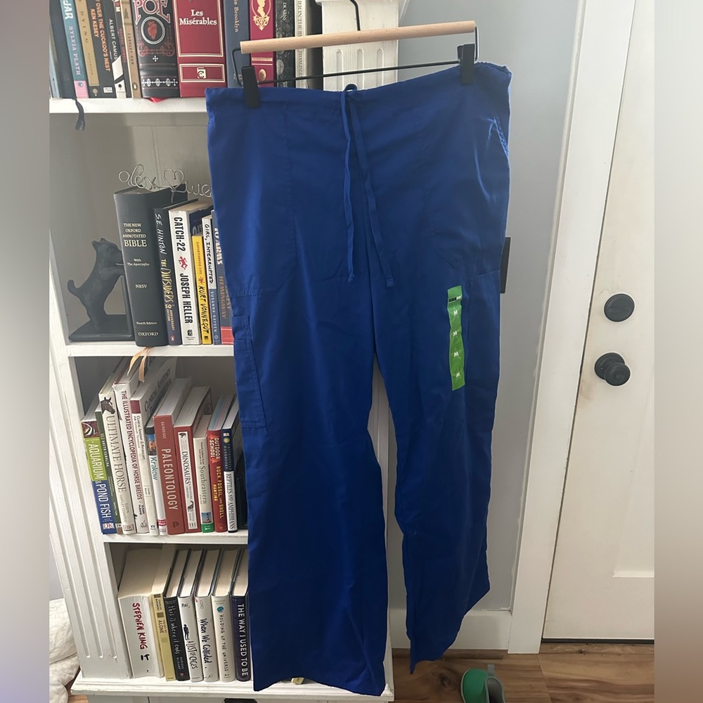 Scrub Star NWT Medium